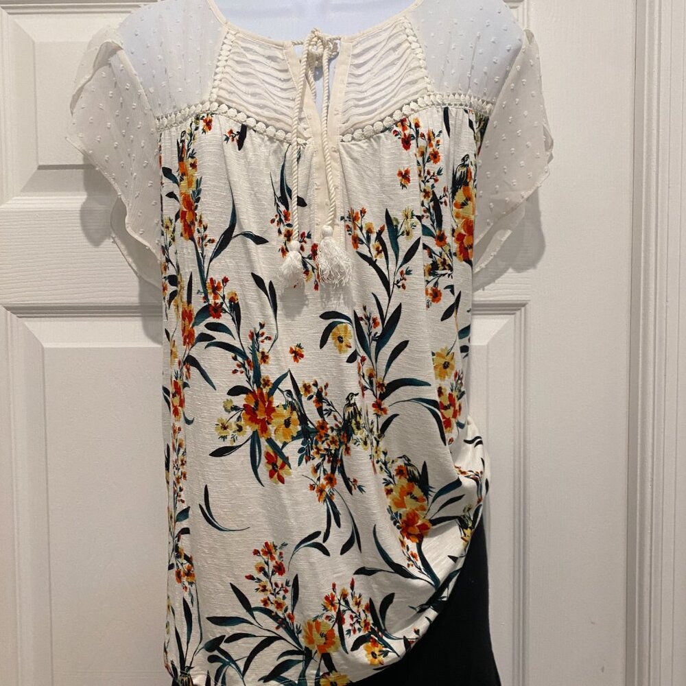 Daniel Rainn Short Sleeve Flutter Sleeve Tassel Knit Top